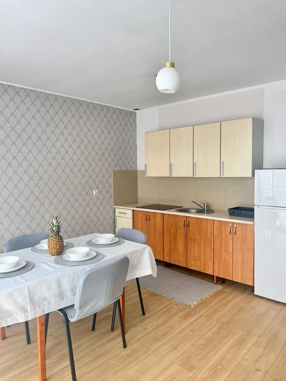 Kitchen or kitchenette, Dining area, stove