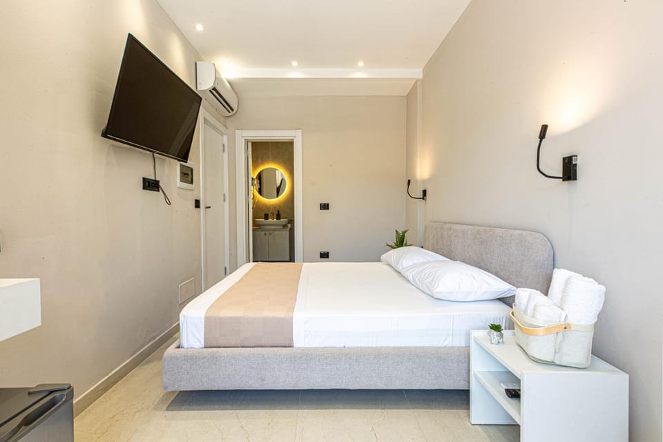Lian Suite 7 - Deluxe Double w Balcony, Parking --- BRAND NEW - Lungomare 3 min walk Apartment in Vlorë
