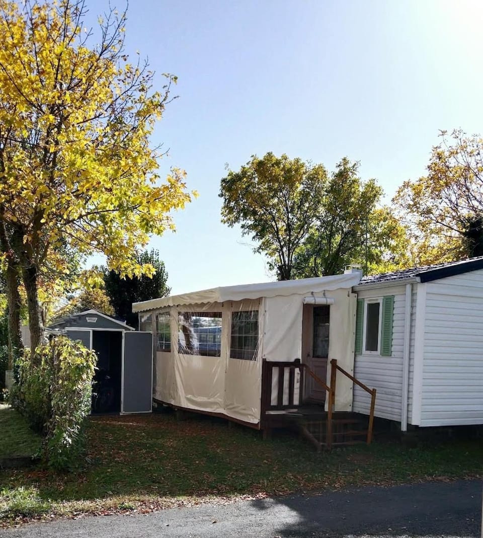 Camping les sables Campground/ 
RV Resort in Nouvelle-Aquitaine