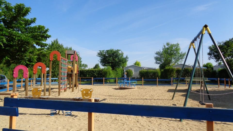 Camping les sables Campground/ 
RV Resort in Nouvelle-Aquitaine