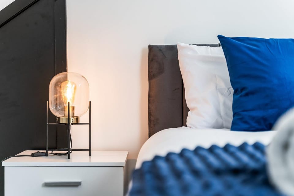 Luxury 2-Bed Penthouse with Free Parking & London Views Apartment in Uxbridge