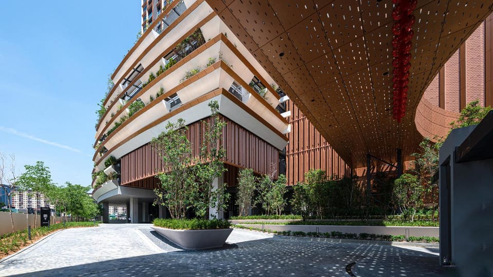 Property building, Facade/entrance, Day