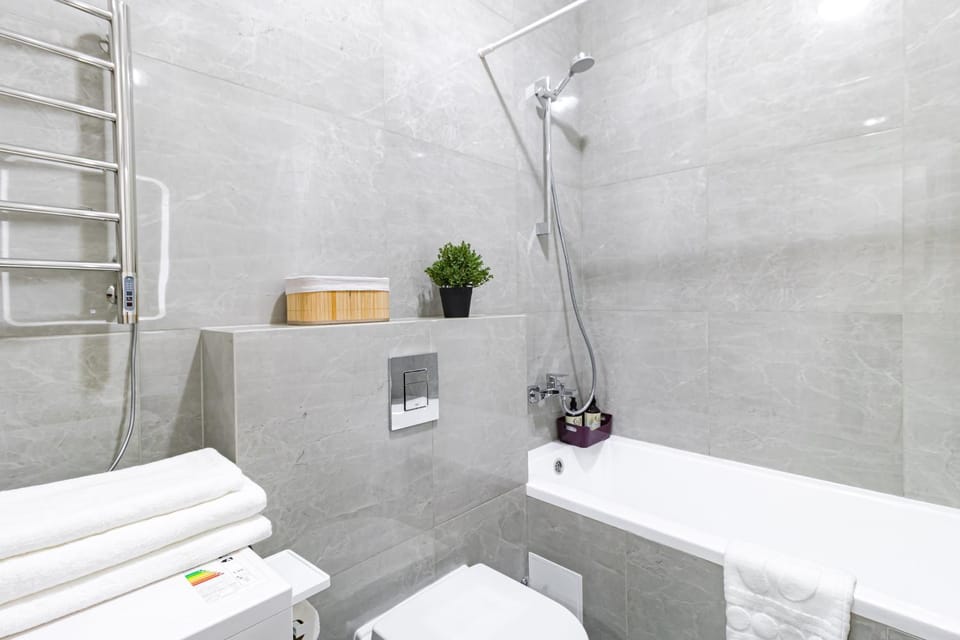 Shower, Toilet, Bathroom, Bath, towels