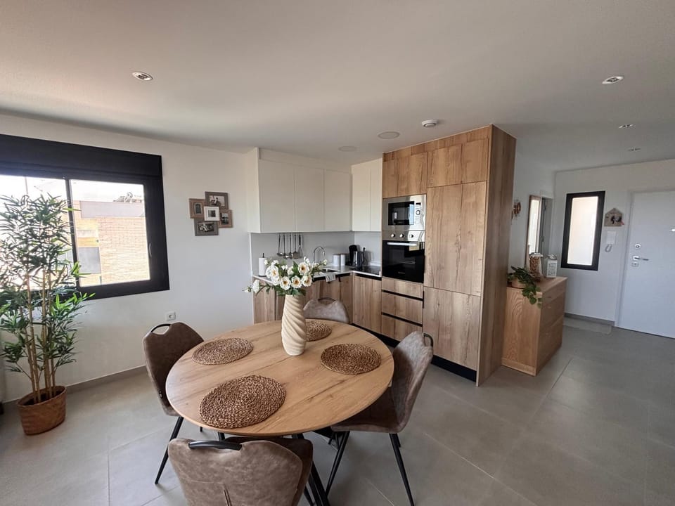 Kitchen or kitchenette, Dining area, oven, stove