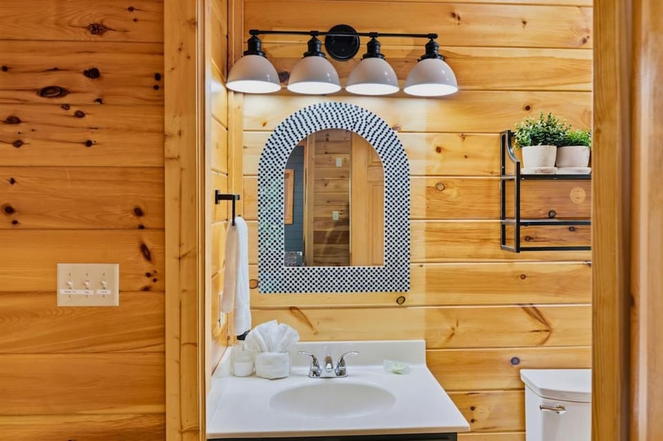 MT Views Hot Tub Game Room Close to Downtown House in Gatlinburg