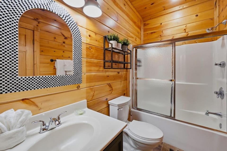 MT Views Hot Tub Game Room Close to Downtown House in Gatlinburg