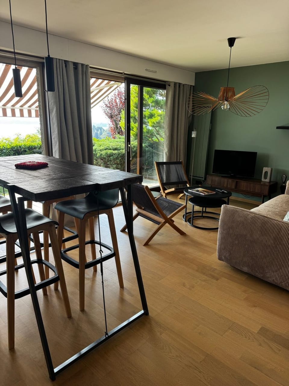 Seating area, Dining area