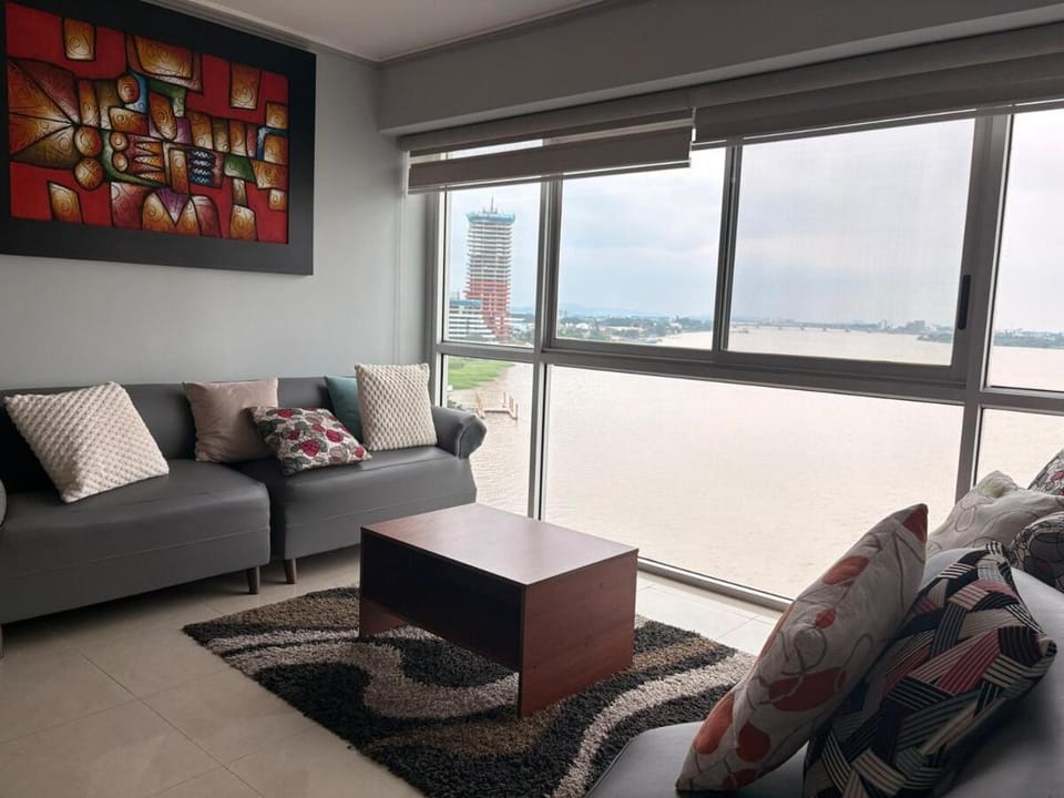 Suite in Puerto Santa Ana with views of the river and Las Peñas Apartment in Guayaquil