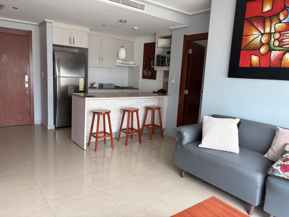 Suite in Puerto Santa Ana with views of the river and Las Peñas Apartment in Guayaquil