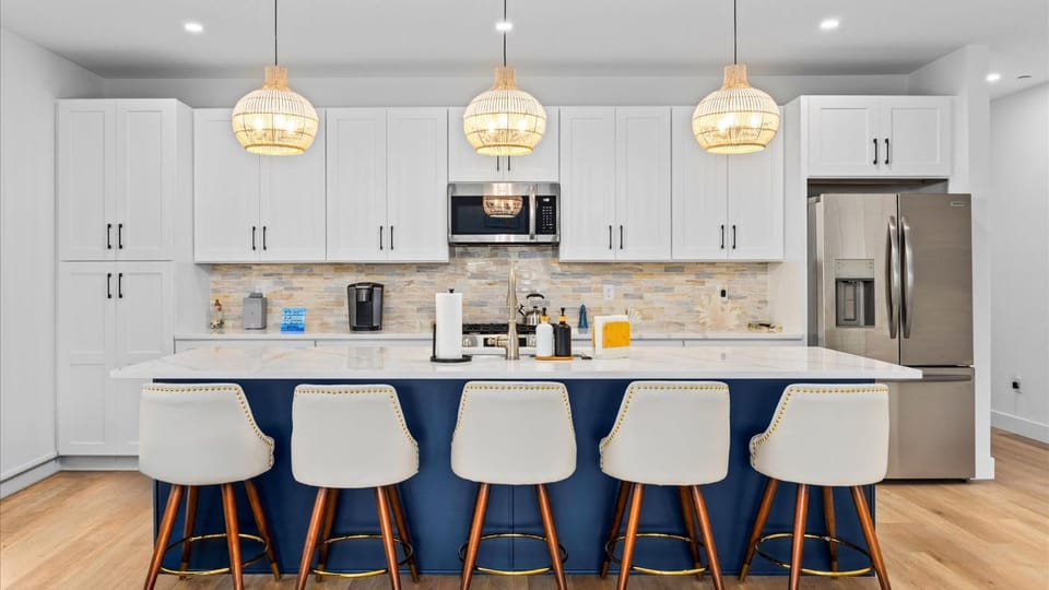 New Build 3 bedroom bath Condo w Pool - Sleeps 12 House in Wildwood