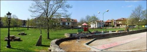 Day, Children play ground, Garden, Street view, Area and facilities