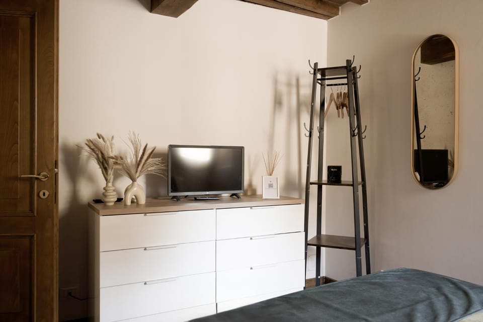 Property building, TV and multimedia, Living room, Bedroom, Breakfast, internet, kitchen