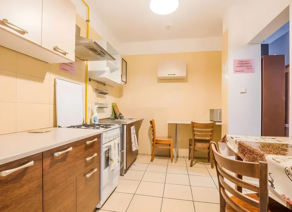 Kitchen or kitchenette, Kitchen or kitchenette, Dining area, oven, stove