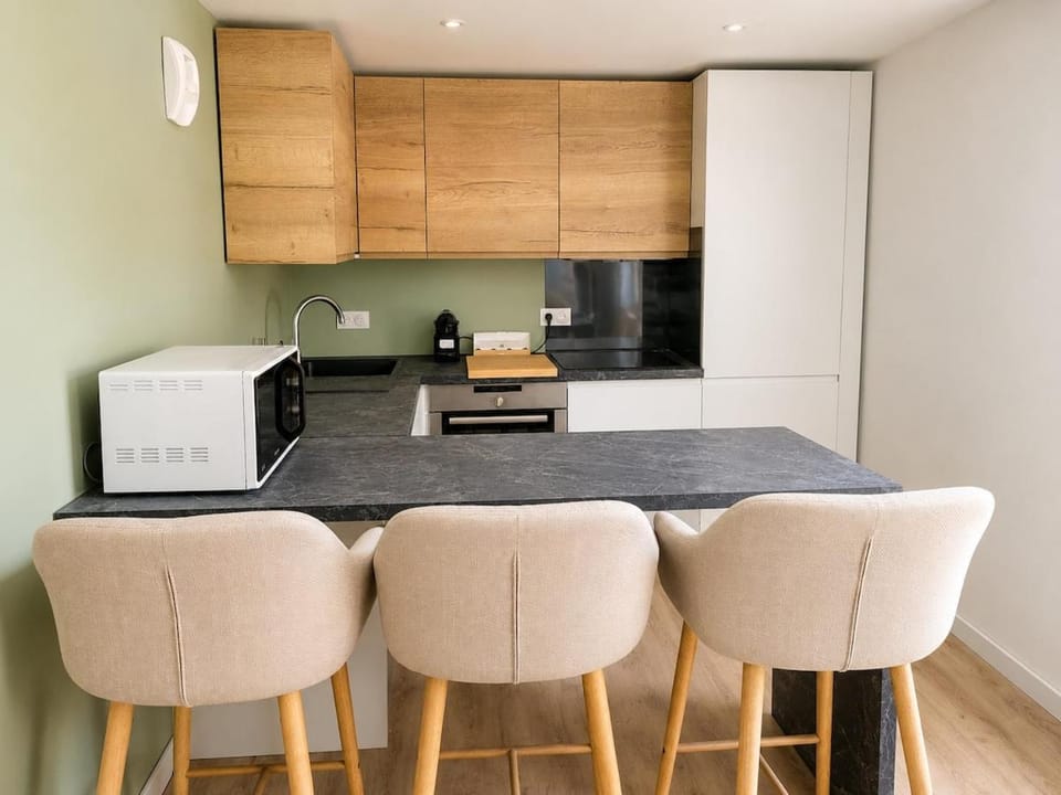 Kitchen or kitchenette, oven, stove