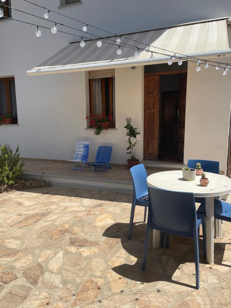 Property building, Patio, Day, Garden