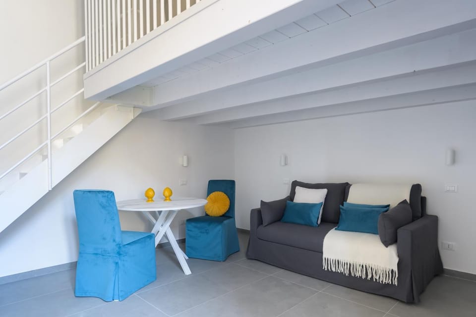 Bed, Living room, Seating area