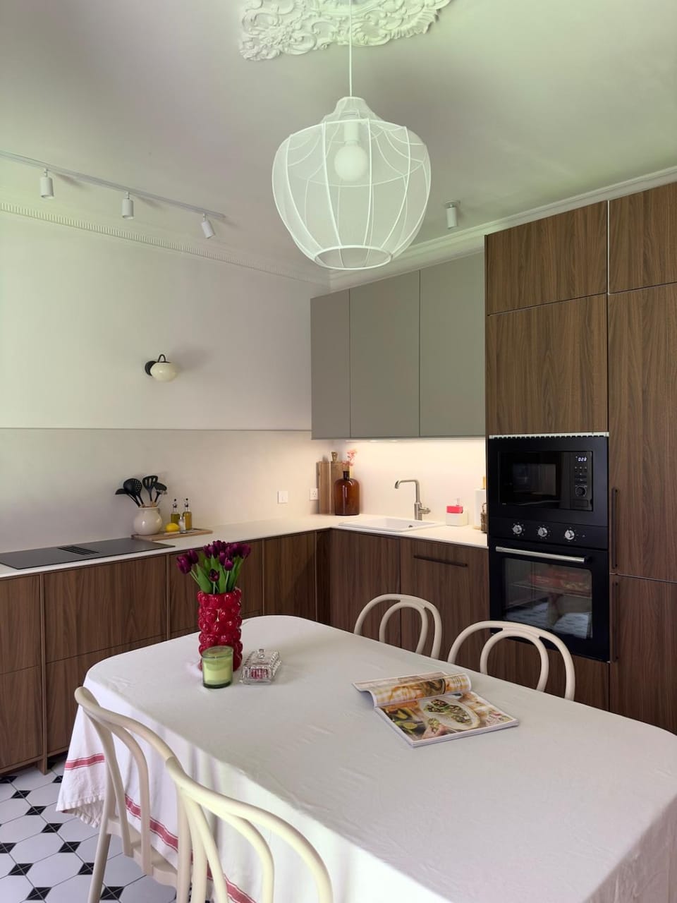 Kitchen or kitchenette, Dining area, oven, stove, toaster