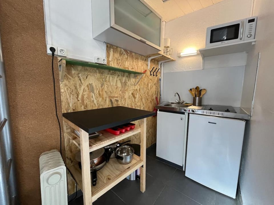 Small studio heart station Apartment in Occitanie