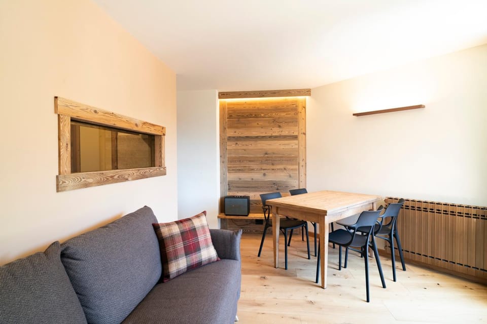 The Nest Alpine Sunshine Ski-in Ski-Out Apartment in Breuil-Cervinia