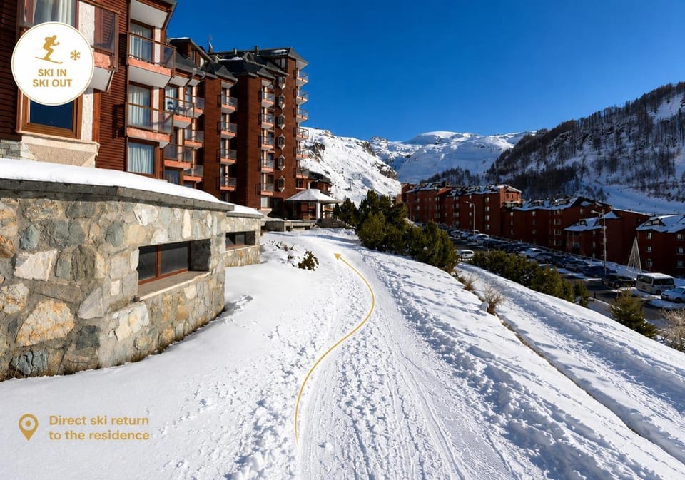 The Nest Alpine Sunshine Ski-in Ski-Out Apartment in Breuil-Cervinia