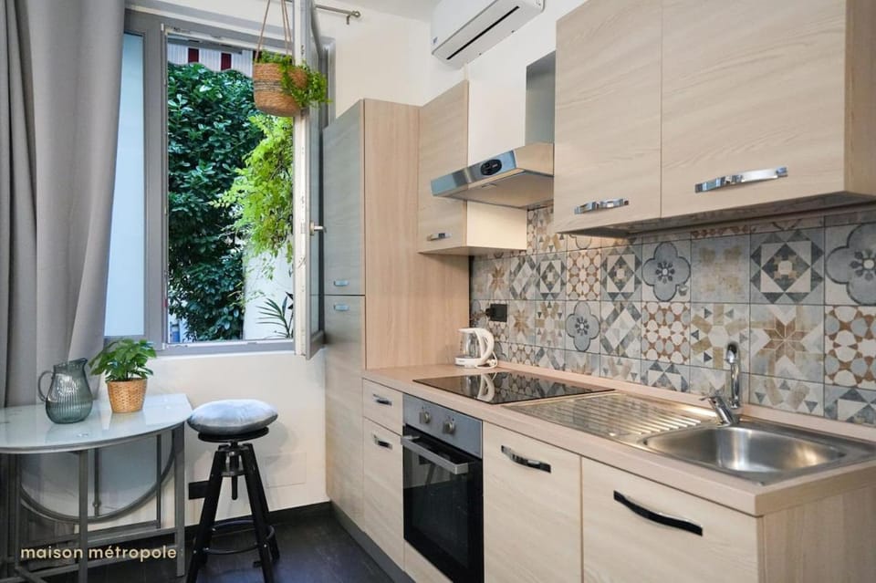 Kitchen or kitchenette, Dining area, dishwasher, stove