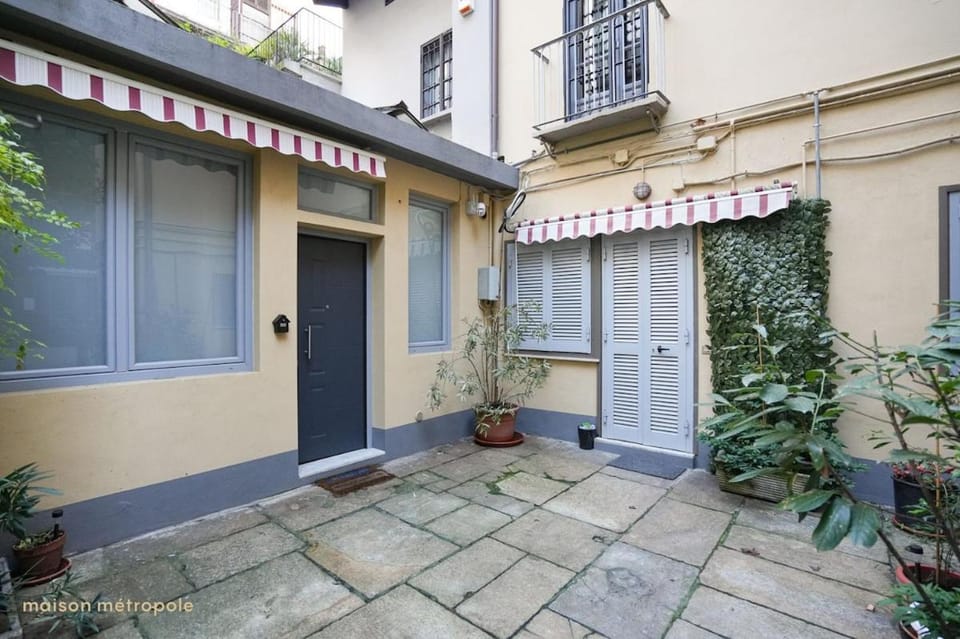 Property building, Patio, Day, Garden, Garden view