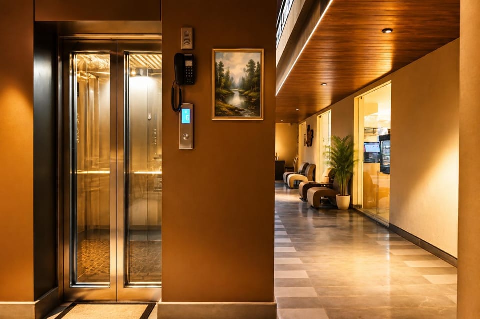 LUXURY SWIMMING POOL HOTEL TF RESORT - CALANGUTE GOA - restaurant & bar - fitness center - gym, free Wi-Fi, & free parking - BEST HOTEL IN GOA Vacation rental in Calangute