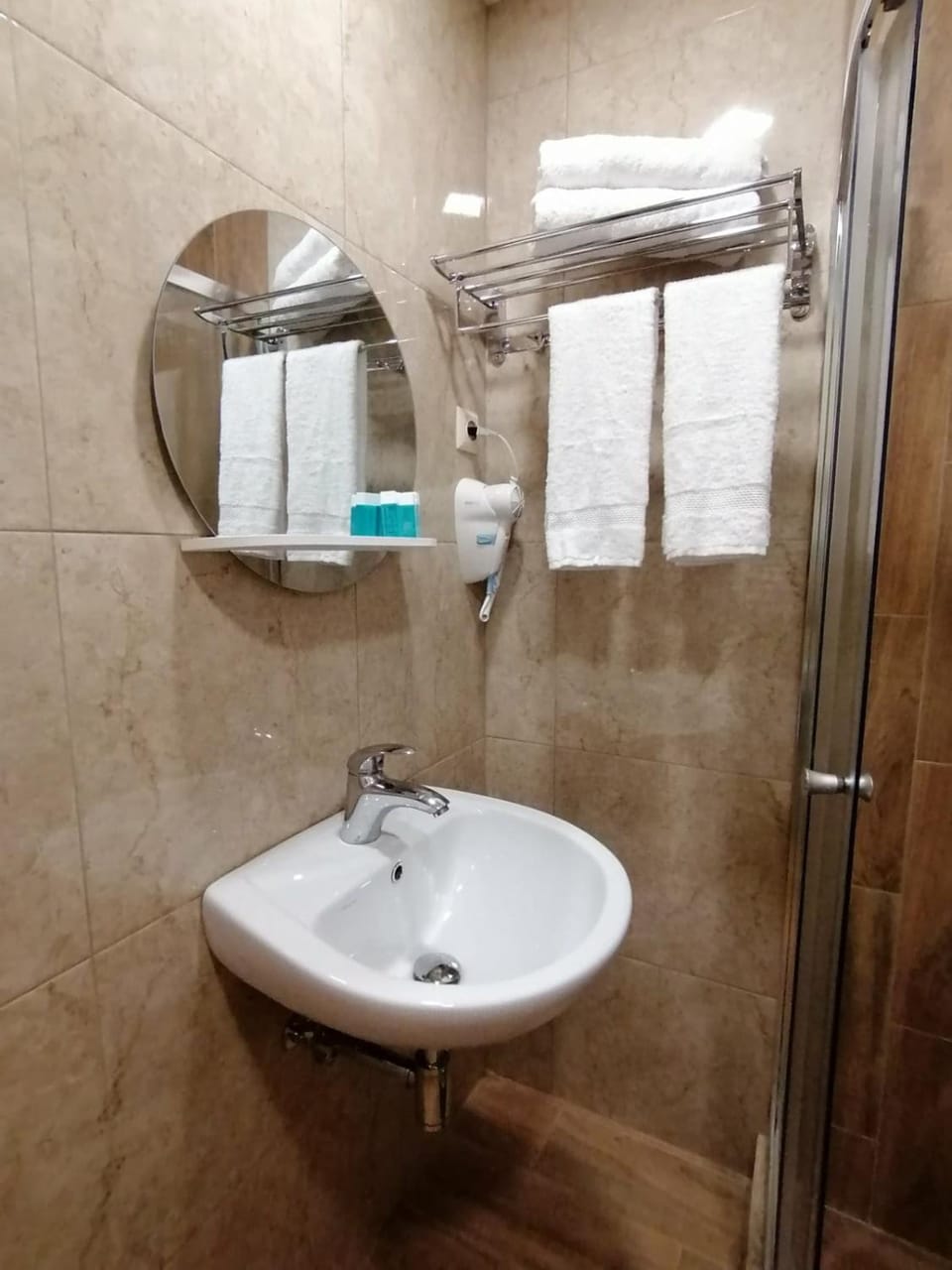 Shower, Bathroom, towels