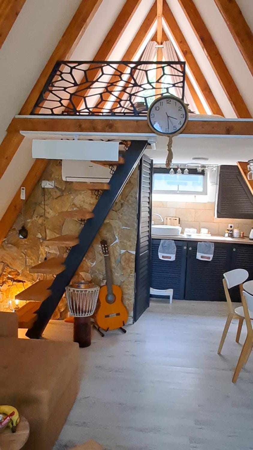 A frame ti i ja House in Serbia