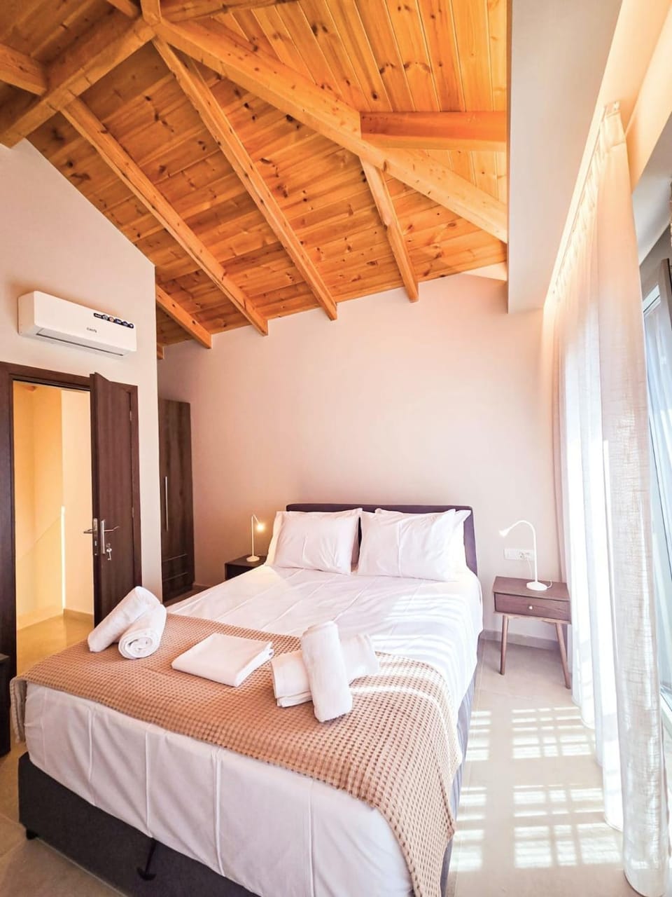 Bed, Photo of the whole room, Bedroom, towels, wardrobe, air conditioner