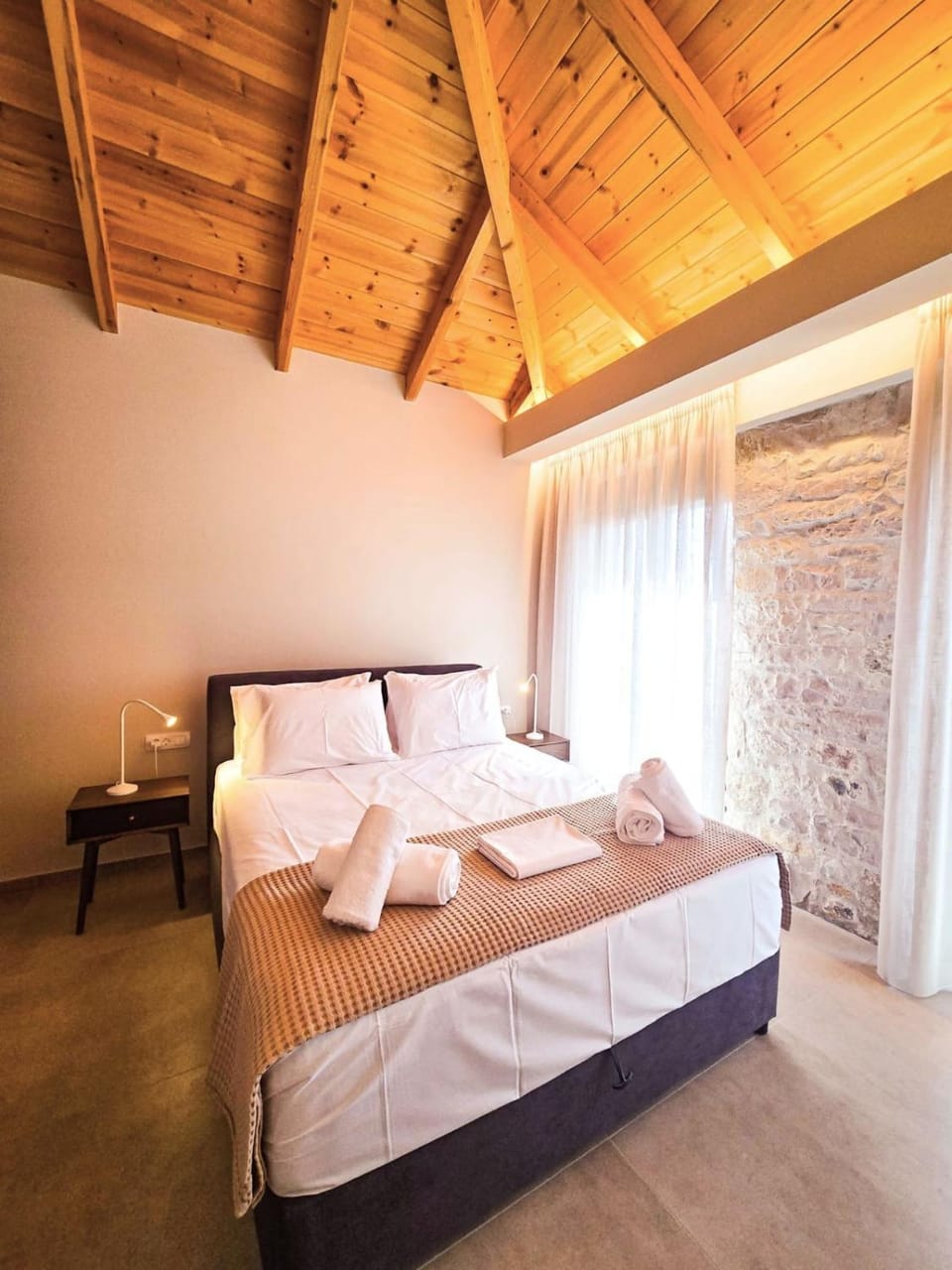 Bed, Photo of the whole room, Bedroom, towels