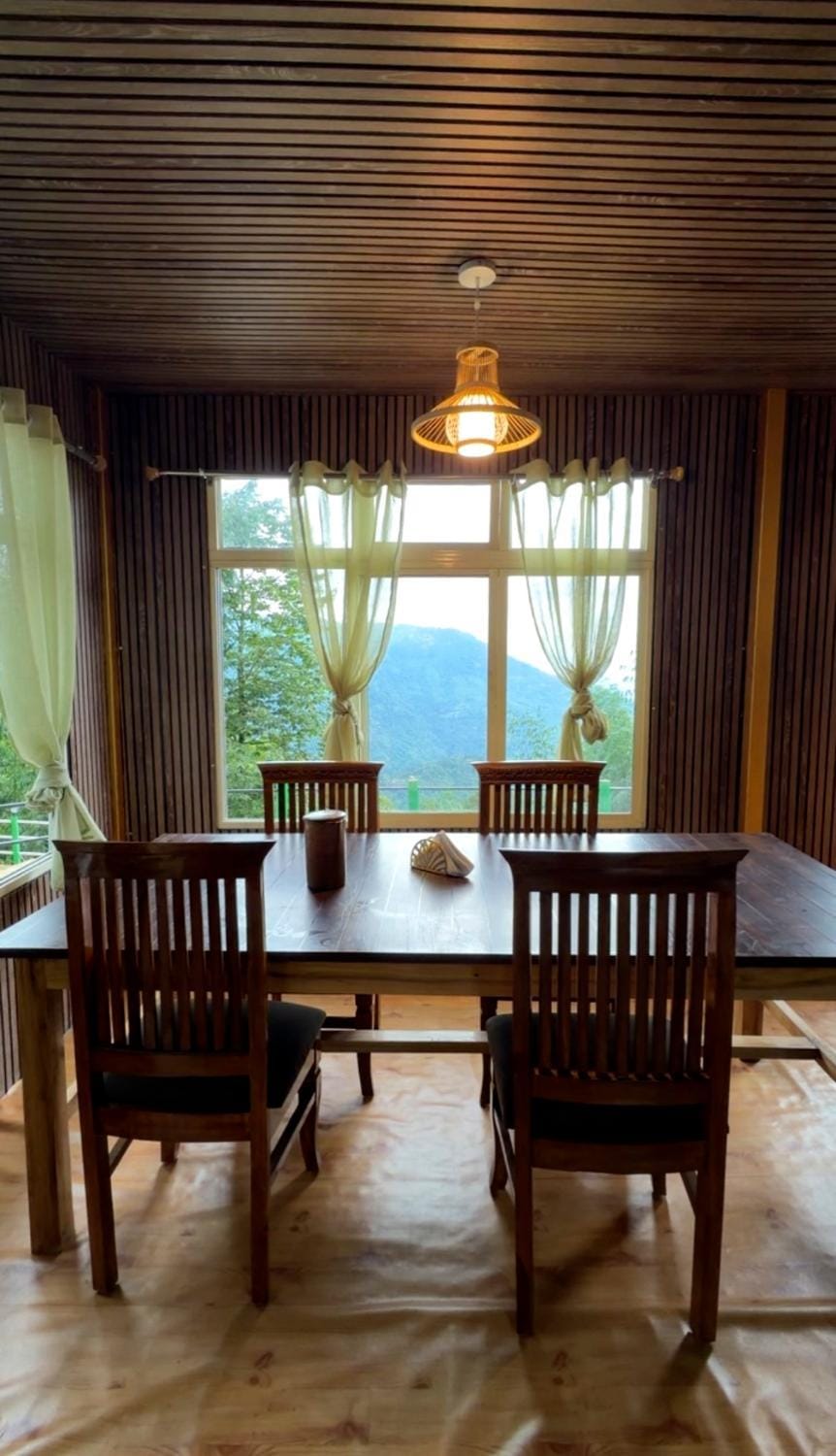 View (from property/room), Dining area, Mountain view