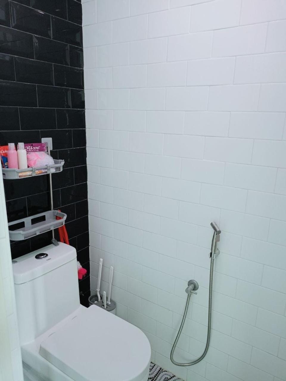 Cozy City Escape Alabang Apartment in Muntinlupa
