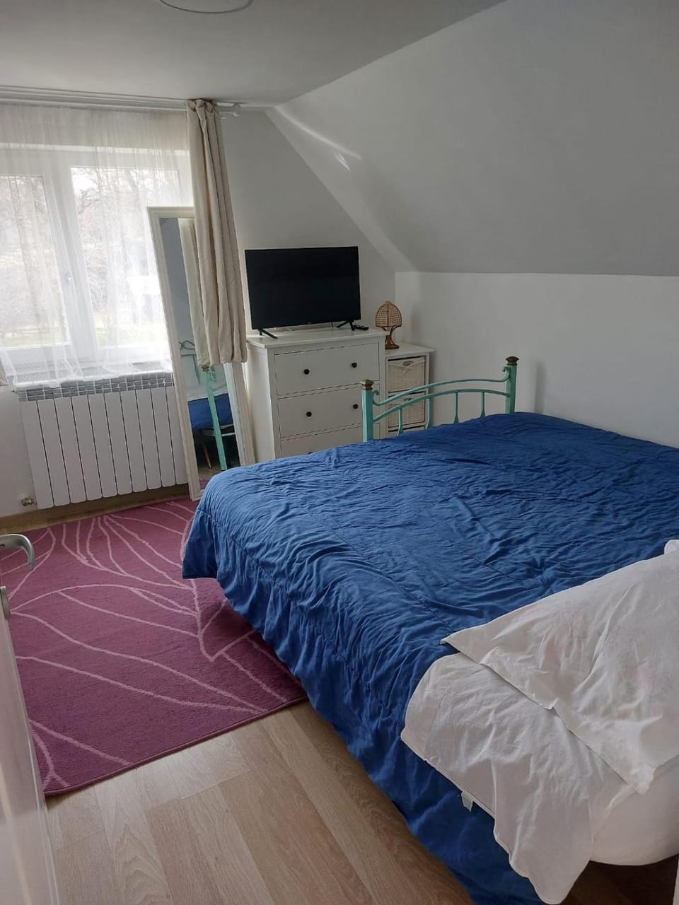 TV and multimedia, Photo of the whole room, Bedroom