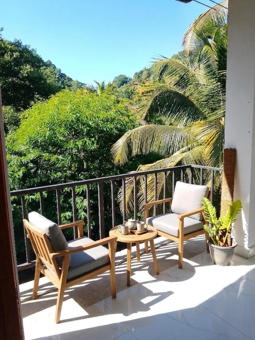 Natural landscape, View (from property/room), Balcony/Terrace, Seating area, Mountain view