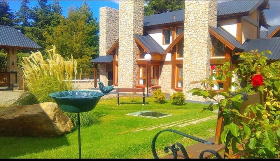 Cabaña individual Ayelen Andina 2 habitaciones con pileta Campground/ 
RV Resort in Esquel