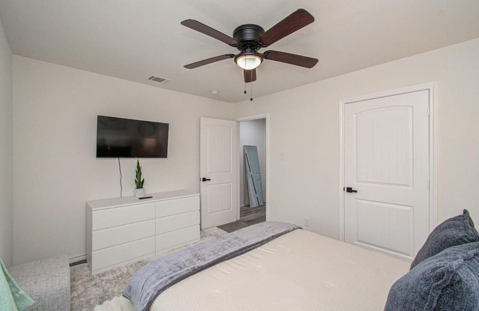 Cozy 2BR 15 Min to TMC with Fenced Yard Apartment in Harris County