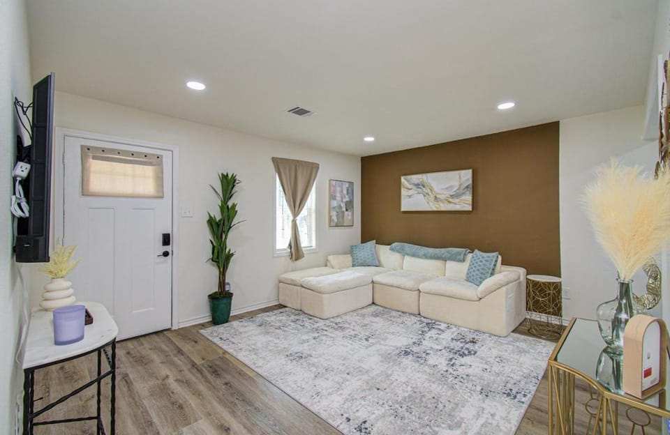 Cozy 2BR 15 Min to TMC with Fenced Yard Apartment in Harris County