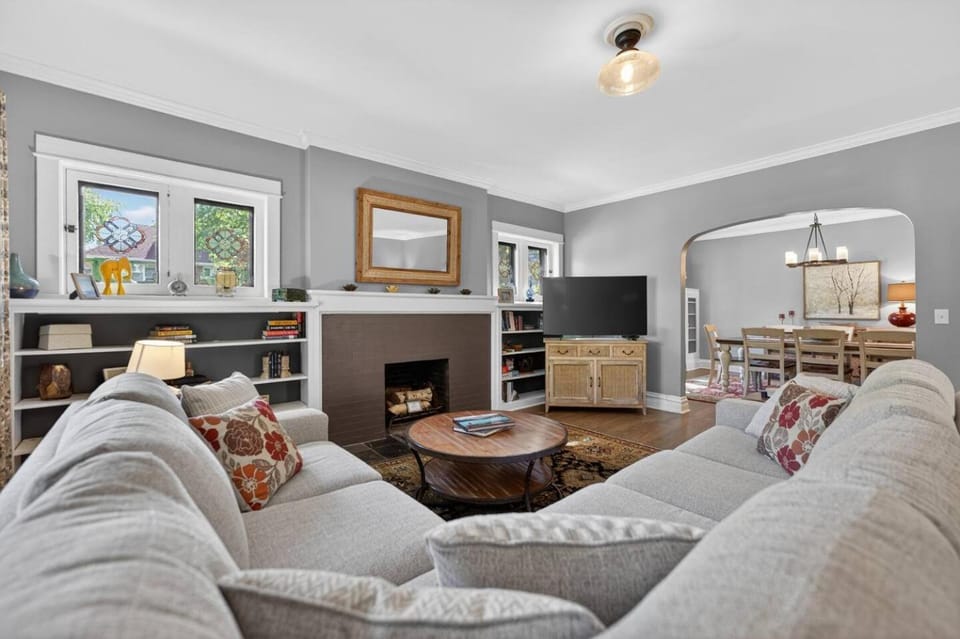 Your Chicago Retreat House in Rogers Park