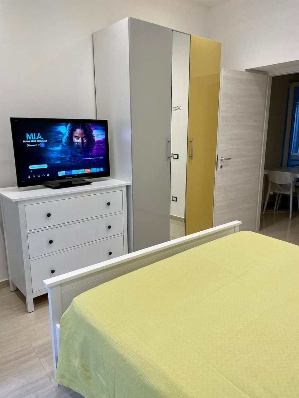Bed, TV and multimedia, Bedroom, wardrobe