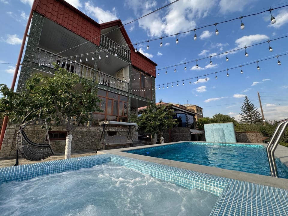 Hot Tub, Swimming pool