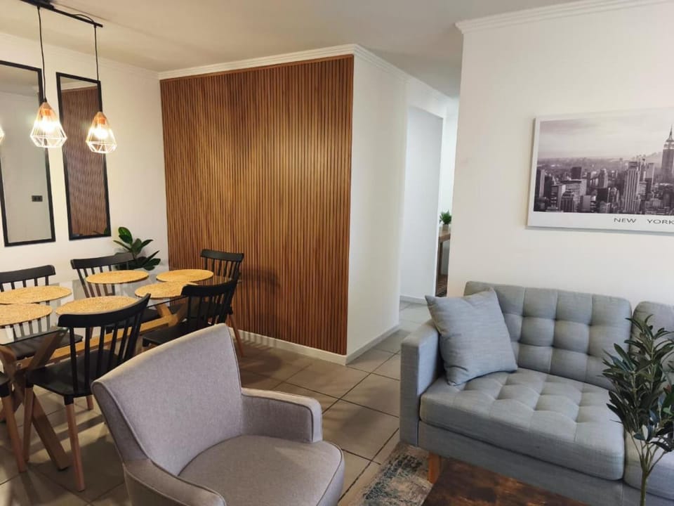 Amplio, acogedor y central depto 3D 2D 1E Apartment in Los Ángeles