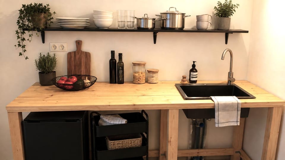 Kitchen or kitchenette