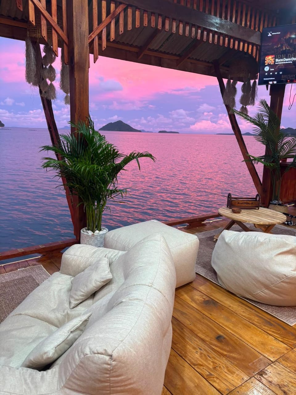 Balcony/Terrace, Lounge or bar, Seating area, Dining area, Beach, Beach, Sea view