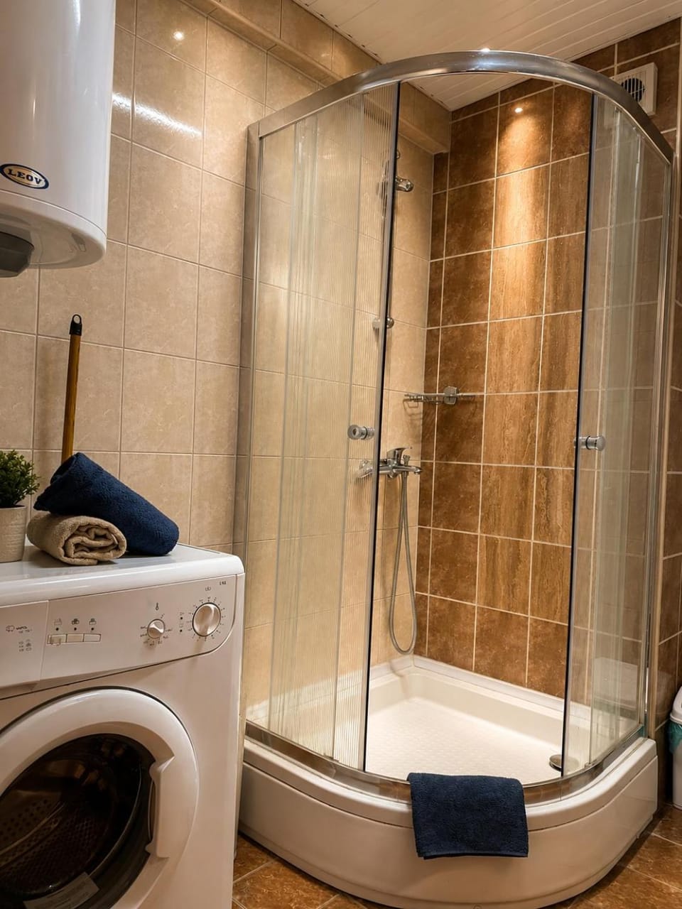 Shower, Bathroom, towels