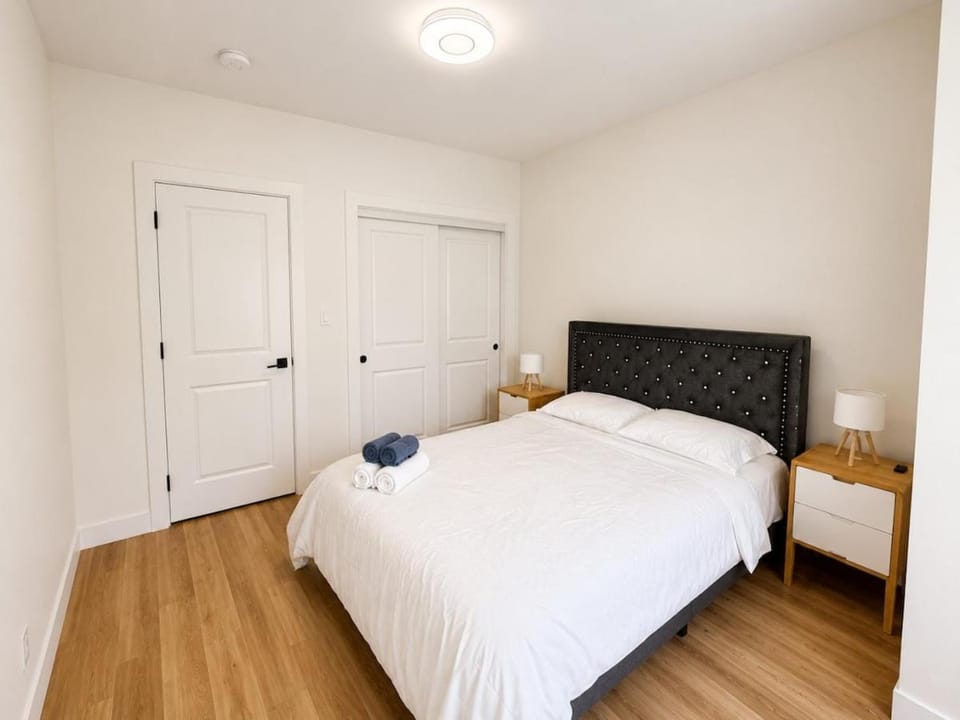Majestic Home In Victoria House in Langford