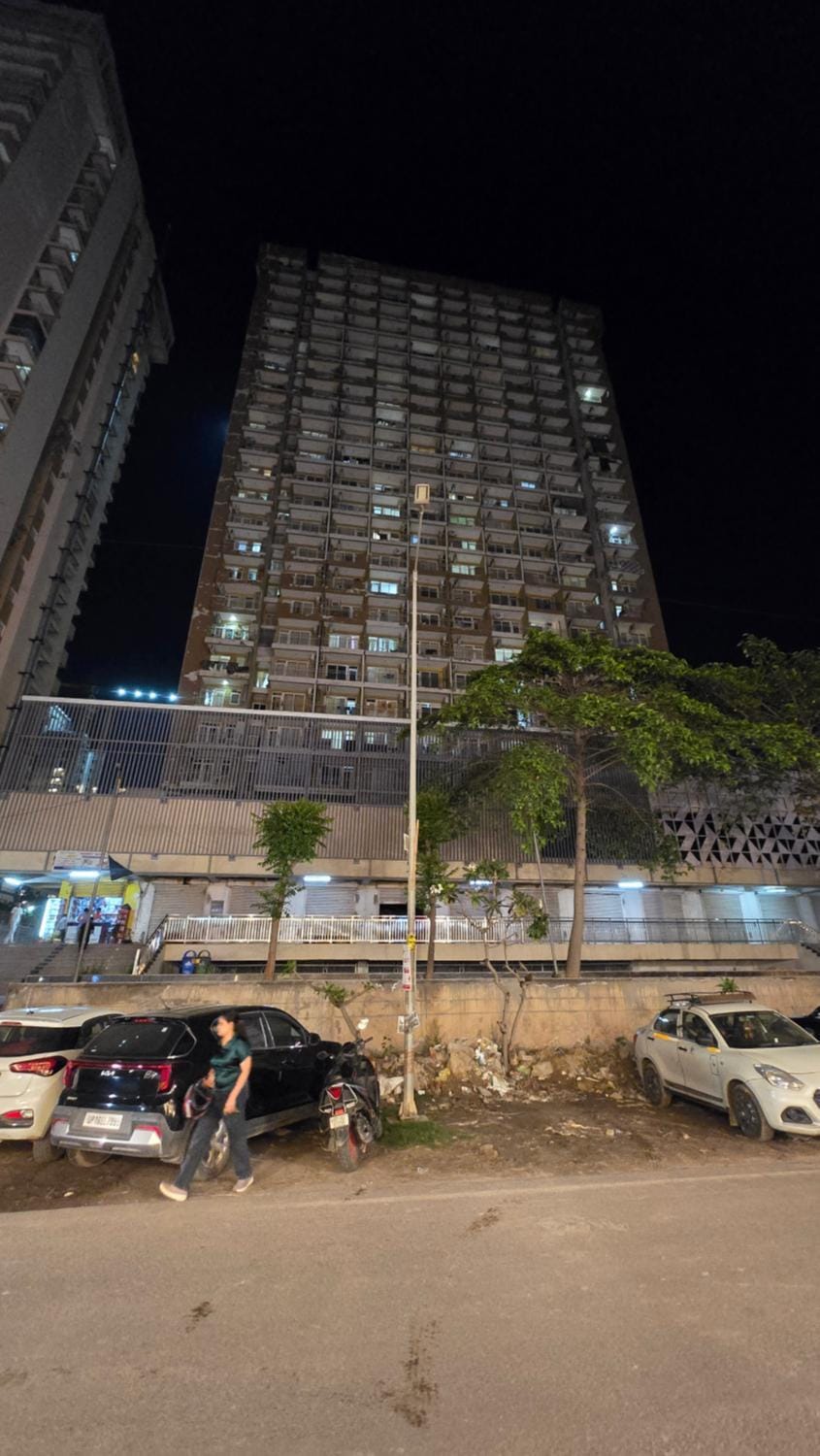 Modern Studio With Balcony & Raod Facing View Apartment in Noida