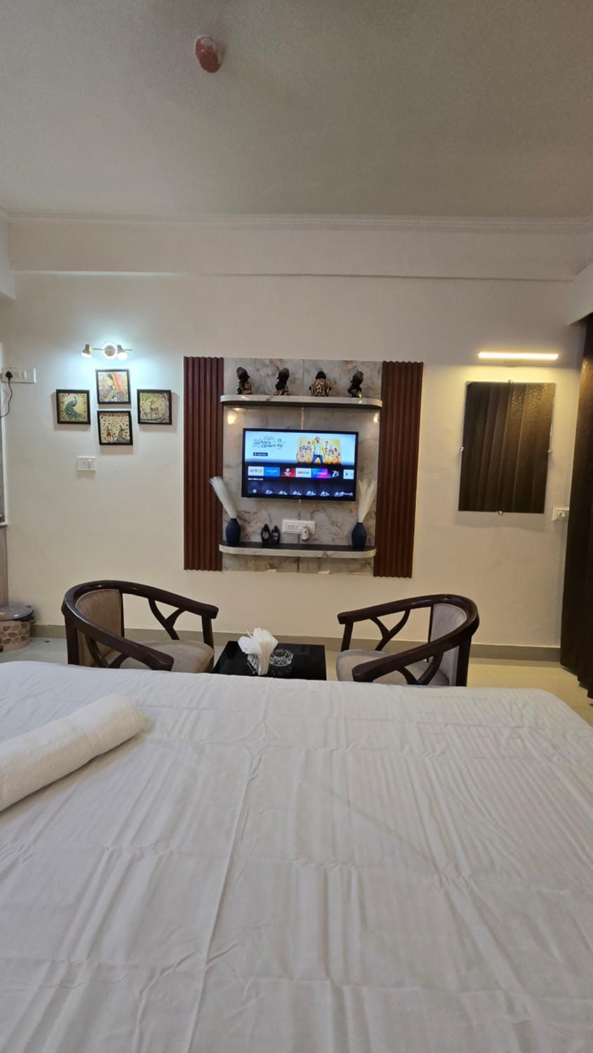 Modern Studio With Balcony & Raod Facing View Apartment in Noida