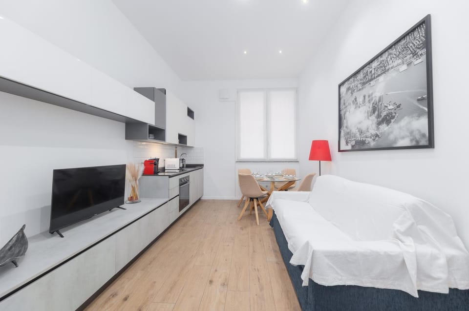 Bed, TV and multimedia, Kitchen or kitchenette, Living room, Photo of the whole room, Seating area, Bedroom