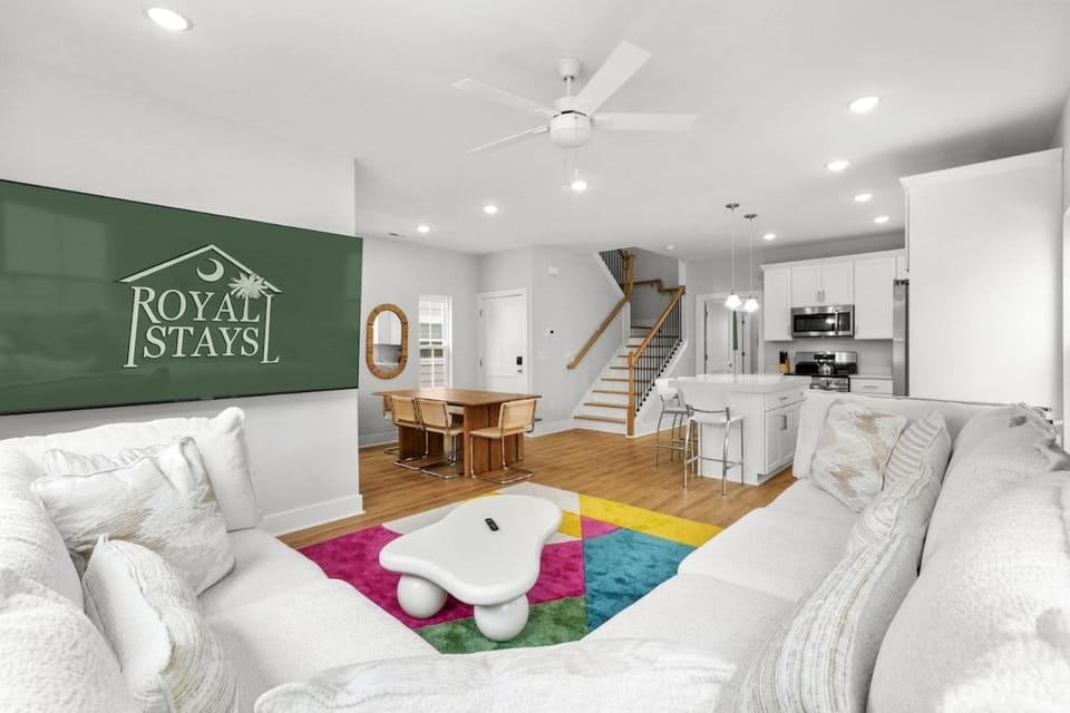 The Social House-Pet Friendly-2.5 Blocks to Beach House in Myrtle Beach